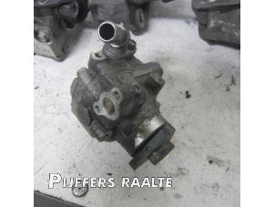 Gebruikte Pomp Servo Volkswagen Transporter T5 2.0 TDI DRF Prijs € 50,00 Margeregeling aangeboden door Pijffers B.V. Raalte