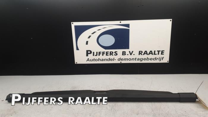 Dekzeil Bagageruimte van een Volkswagen Touran (1T3) 1.4 16V TSI 140 2011