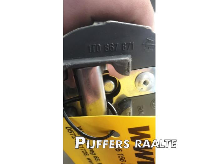 Dekzeil Bagageruimte van een Volkswagen Touran (1T3) 1.4 16V TSI 140 2011