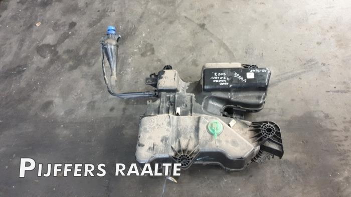 Gebruikte Adblue tank Opel Vivaro 2.0 Diesel 145 Prijs € 211,75 Inclusief btw aangeboden door Pijffers B.V. Raalte