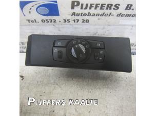 Gebruikte Schakelaar Licht BMW 5 serie (E60) 520d 16V Corporate Lease Prijs € 40,00 Margeregeling aangeboden door Pijffers B.V. Raalte