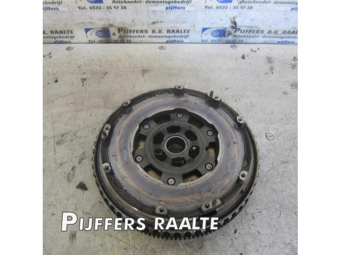 Gebruikte Vliegwiel dubbele massa Renault Kadjar (RFEH) 1.2 Energy TCE 130 Prijs € 250,00 Margeregeling aangeboden door Pijffers B.V. Raalte