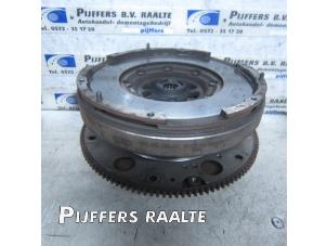 Gebruikte Dubbele massa vliegwiel Audi A4 Avant (B8) 2.0 TDI 16V Prijs € 275,00 Margeregeling aangeboden door Pijffers B.V. Raalte