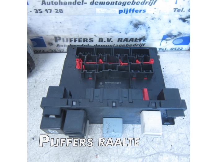 Gebruikte Boordcomputer Volkswagen Caddy III (2KA,2KH,2CA,2CH) 1.9 TDI Prijs € 35,00 Margeregeling aangeboden door Pijffers B.V. Raalte