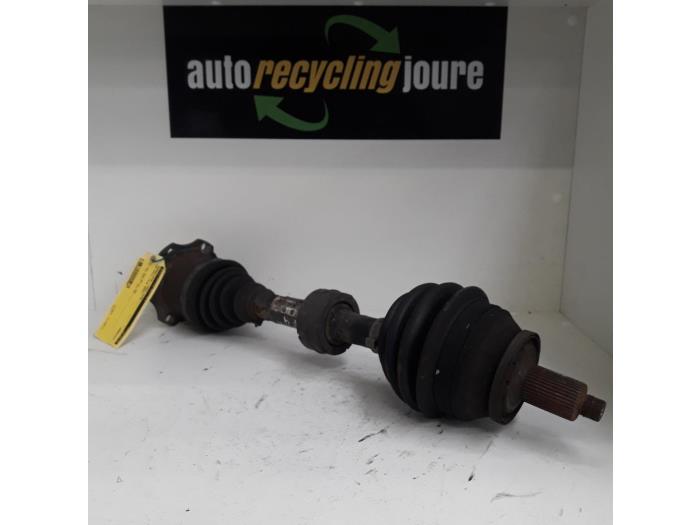 Gebruikte Aandrijfas links-voor Volkswagen Polo IV (9N1/2/3) 1.4 TDI 75 Prijs € 24,99 Margeregeling aangeboden door Autorecycling Joure B.V.