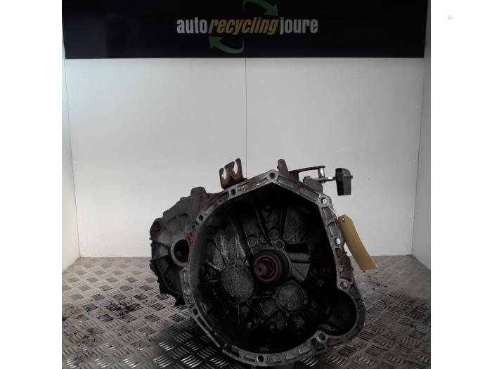 Gebruikte Versnellingsbak Mercedes Vito (638.0) 2.2 CDI 110 16V Prijs € 75,00 Margeregeling aangeboden door Autorecycling Joure B.V.