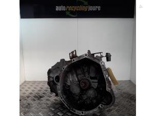 Gebruikte Versnellingsbak Mercedes Vito (638.0) 2.2 CDI 110 16V Prijs € 75,00 Margeregeling aangeboden door Autorecycling Joure B.V.