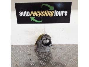 Gebruikte Gasklephuis Volkswagen Passat Variant (3C5) 1.9 TDI Prijs € 35,00 Margeregeling aangeboden door Autorecycling Joure B.V.