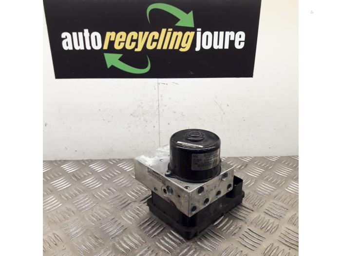 Gebruikte ABS Pomp Mercedes C (W203) 2.2 C-200 CDI 16V Prijs € 29,99 Margeregeling aangeboden door Autorecycling Joure B.V.