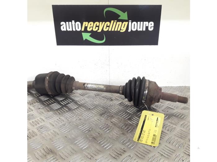 Gebruikte Aandrijfas links-voor Ford Focus 1 Wagon 1.8 TDdi Prijs € 24,99 Margeregeling aangeboden door Autorecycling Joure B.V.