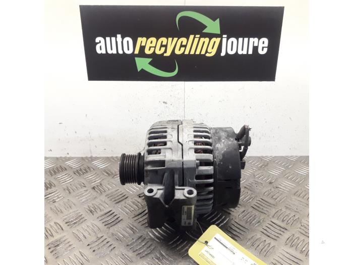 Gebruikte Dynamo Mercedes C Combi (S202) 2.2 C-200 CDI 16V Prijs € 35,00 Margeregeling aangeboden door Autorecycling Joure B.V.