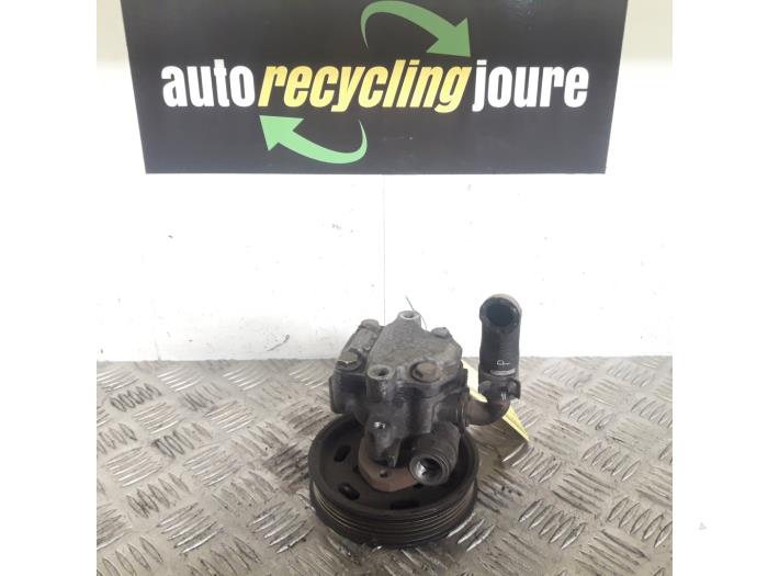 Gebruikte Pomp Servo Volkswagen Bora (1J2) 2.0 Prijs € 15,00 Margeregeling aangeboden door Autorecycling Joure B.V.