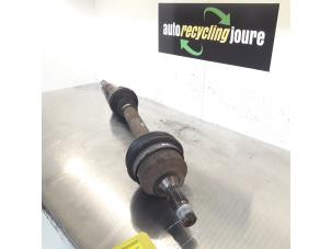 Gebruikte Aandrijfas rechts-voor Peugeot 207/207+ (WA/WC/WM) 1.6 16V GT THP Prijs € 35,00 Margeregeling aangeboden door Autorecycling Joure B.V.