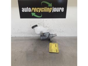 Gebruikte Hoofdremcilinder Renault Twingo III (AH) 1.0 SCe 70 12V Prijs € 29,99 Margeregeling aangeboden door Autorecycling Joure B.V.