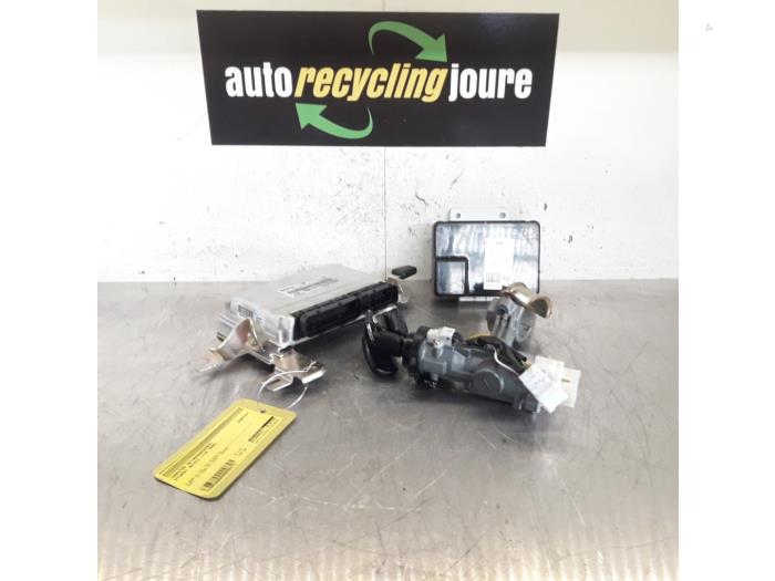 Gebruikte Computer Motormanagement Hyundai Matrix 1.5 CRDi VGT 16V Prijs € 100,00 Margeregeling aangeboden door Autorecycling Joure B.V.