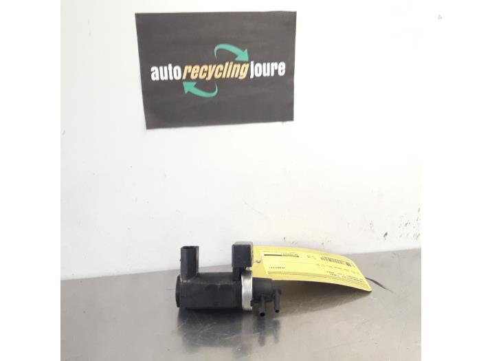 Gebruikte Overdrukklep Turbo Volkswagen Passat Variant (3B6) 2.5 TDI V6 24V Prijs € 15,00 Margeregeling aangeboden door Autorecycling Joure B.V.