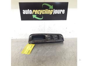 Gebruikte Elektrisch Raam Schakelaar Volkswagen Passat Variant (3B6) 2.5 TDI V6 24V Prijs € 15,00 Margeregeling aangeboden door Autorecycling Joure B.V.