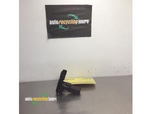Gebruikte Luchtmassameter Toyota Avensis (T25/B1B) 2.0 16V D-4D 115 Prijs € 15,00 Margeregeling aangeboden door Autorecycling Joure B.V.
