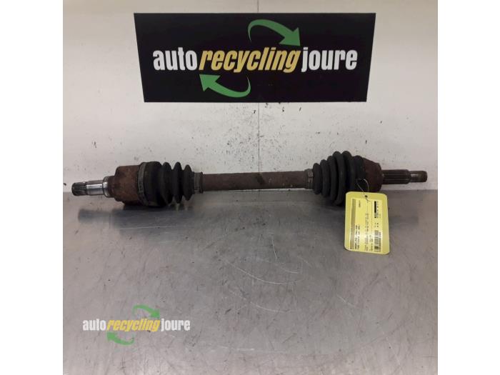 Gebruikte Aandrijfas links-voor Ford Fiesta 5 (JD/JH) 1.4 16V Prijs € 24,99 Margeregeling aangeboden door Autorecycling Joure B.V.