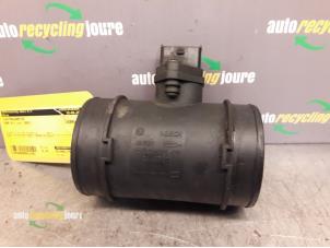 Gebruikte Luchtmassameter Saab 9-3 II Sport Sedan (YS3F) 2.2 TiD 16V Prijs € 35,00 Margeregeling aangeboden door Autorecycling Joure B.V.