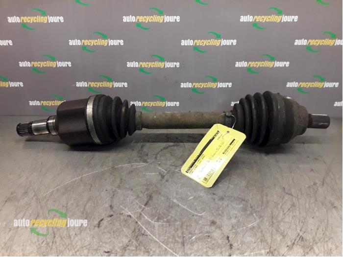 Gebruikte Aandrijfas links-voor Ford Focus C-Max 2.0 TDCi 16V Prijs € 24,99 Margeregeling aangeboden door Autorecycling Joure B.V.