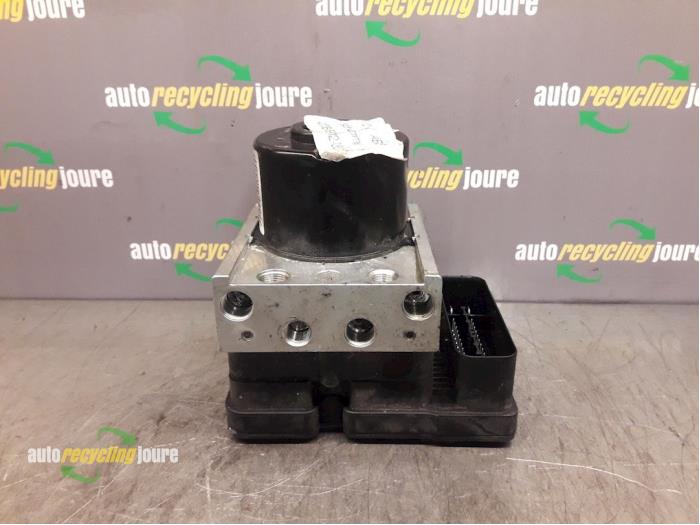 Gebruikte ABS Pomp Ford Focus 2 Wagon 2.0 16V Prijs € 29,99 Margeregeling aangeboden door Autorecycling Joure B.V.
