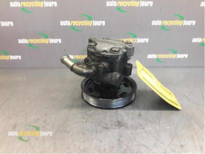 Gebruikte Pomp Servo Volkswagen Passat Variant (3B6) 1.9 TDI 100 Prijs € 15,00 Margeregeling aangeboden door Autorecycling Joure B.V.