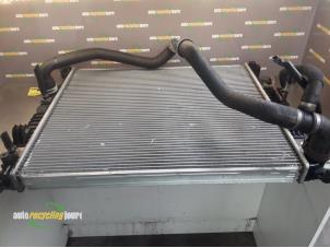 Gebruikte Radiateur Mercedes R (W251) 3.5 350 V6 24V 4-Matic Prijs € 85,00 Margeregeling aangeboden door Autorecycling Joure B.V.