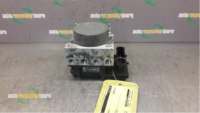 Gebruikte ABS Pomp Renault Modus/Grand Modus (JP) 1.6 16V Prijs € 29,99 Margeregeling aangeboden door Autorecycling Joure B.V.