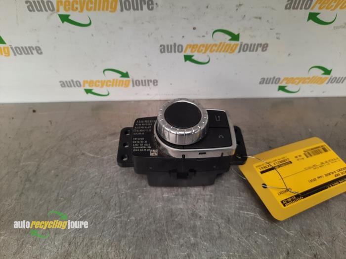 Gebruikte I-Drive knop Mercedes A (W176) 1.6 A-180 16V Prijs € 34,99 Margeregeling aangeboden door Autorecycling Joure B.V.