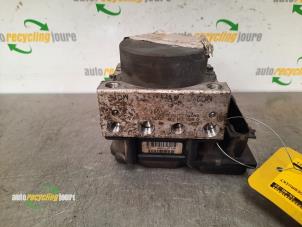 Gebruikte ABS Pomp Renault Grand Scénic II (JM) 2.0 16V Prijs € 29,99 Margeregeling aangeboden door Autorecycling Joure B.V.