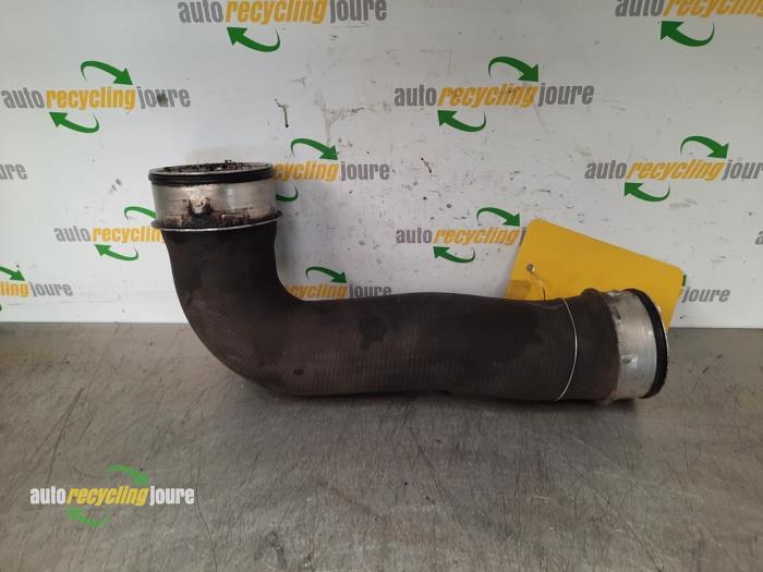 Gebruikte Intercooler Slang Volkswagen Passat Variant (3C5) 2.0 TDI 16V 140 Prijs € 15,00 Margeregeling aangeboden door Autorecycling Joure B.V.