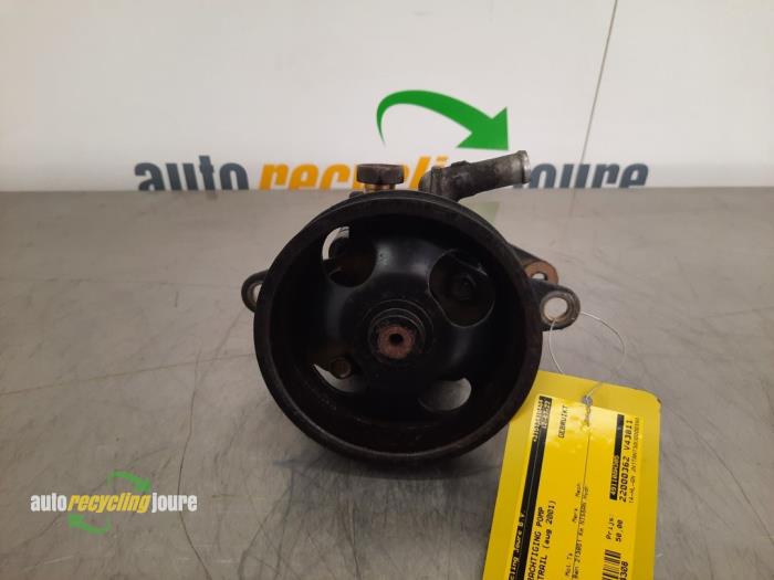 Gebruikte Servopomp Nissan X-Trail (T30) 2.0 16V 4x4 Prijs € 34,99 Margeregeling aangeboden door Autorecycling Joure B.V.