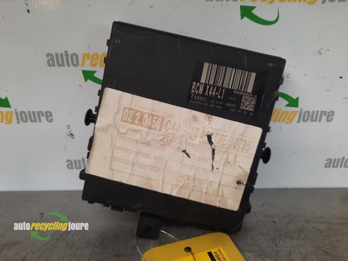 Gebruikte Computer boord Renault Twingo II (CN) 1.2 Prijs € 34,99 Margeregeling aangeboden door Autorecycling Joure B.V.