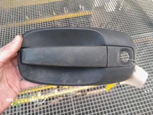 Gebruikte Handgreep Opel Vivaro 1.9 DTI 16V Prijs € 15,00 Margeregeling aangeboden door Autorecycling Joure B.V.