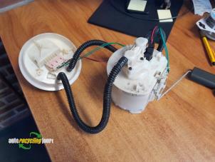 Gebruikte Benzinepomp Ford Focus 1 1.6 16V Prijs € 29,99 Margeregeling aangeboden door Autorecycling Joure B.V.