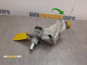 Gebruikte Hoofdremcilinder Alfa Romeo MiTo (955) 1.4 Turbo Multi Air 16V Prijs € 30,00 Margeregeling aangeboden door Autorecycling Joure B.V.