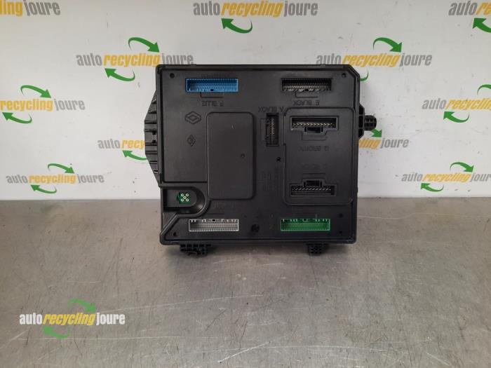Gebruikte Boordcomputer Renault Megane III Grandtour (KZ) 1.4 16V TCe 130 Prijs € 100,00 Margeregeling aangeboden door Autorecycling Joure B.V.