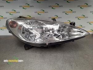 Gebruikte Rechter Koplamp Peugeot 307 (3A/C/D) 2.0 HDi 90 Prijs € 34,99 Margeregeling aangeboden door Autorecycling Joure B.V.
