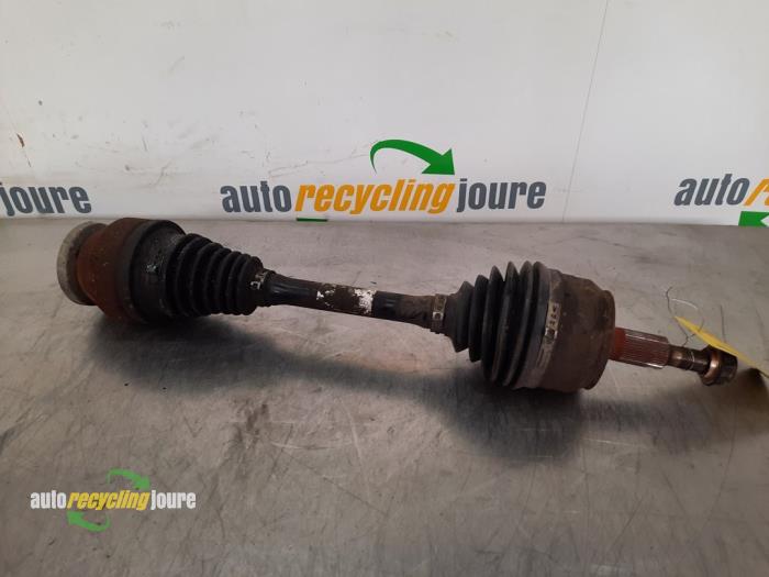 Gebruikte Aandrijfas links-voor Volkswagen Transporter/Caravelle T5 2.5 TDi 4Motion Prijs € 100,00 Margeregeling aangeboden door Autorecycling Joure B.V.