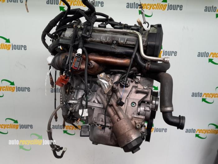 Motor van een Volkswagen Touareg (7LA/7L6) 4.2 V8 40V 2004