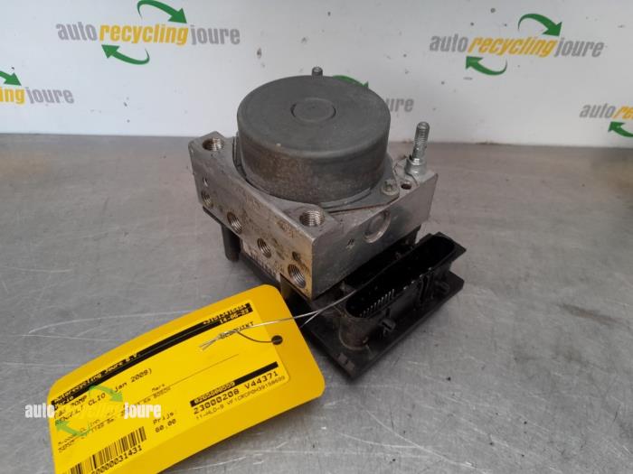 Gebruikte ABS Pomp Renault Clio III (BR/CR) 1.2 16V TCe 100 Prijs € 29,99 Margeregeling aangeboden door Autorecycling Joure B.V.