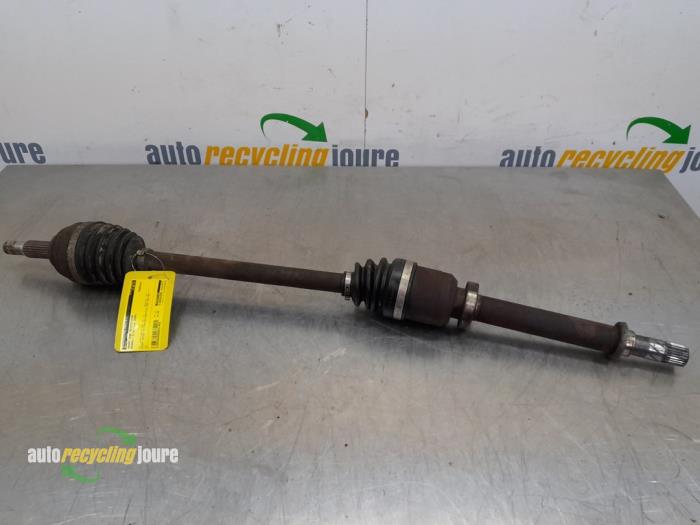 Gebruikte Aandrijfas rechts-voor Renault Clio III (BR/CR) 1.2 16V TCe 100 Prijs € 24,99 Margeregeling aangeboden door Autorecycling Joure B.V.