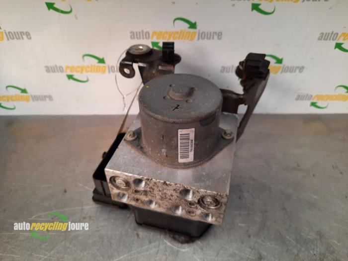 Gebruikte ABS Pomp Ford Mondeo IV 2.3 16V Prijs € 125,00 Margeregeling aangeboden door Autorecycling Joure B.V.