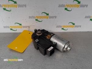 Gebruikte Schuifdak Motor Peugeot 1007 (KM) 1.6 GTI,Gentry 16V Prijs € 34,99 Margeregeling aangeboden door Autorecycling Joure B.V.