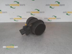 Gebruikte Luchtmassameter BMW 3 serie Touring (E46/3) 318i 16V Prijs € 25,00 Margeregeling aangeboden door Autorecycling Joure B.V.