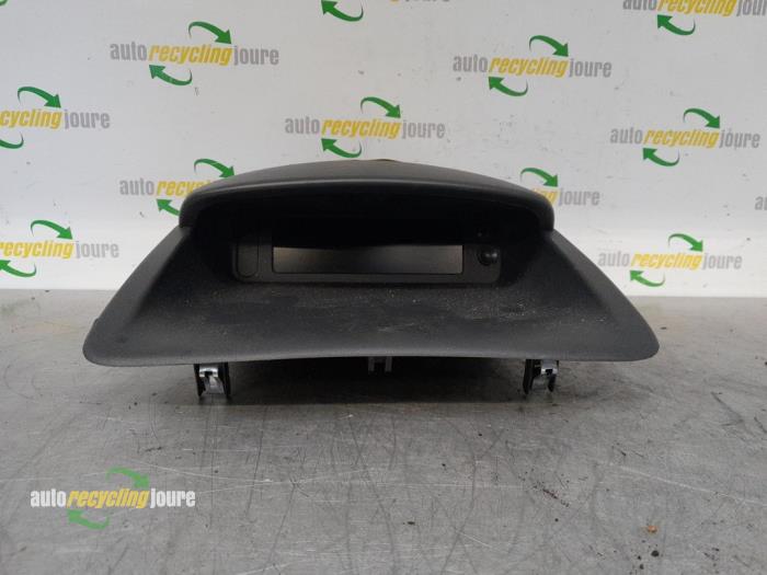 Gebruikte Display Interieur Renault Clio III Estate/Grandtour (KR) 1.2 16V 75 Prijs € 25,00 Margeregeling aangeboden door Autorecycling Joure B.V.