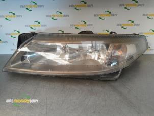 Gebruikte Koplamp links Renault Laguna II Grandtour (KG) 1.8 16V Prijs € 49,99 Margeregeling aangeboden door Autorecycling Joure B.V.