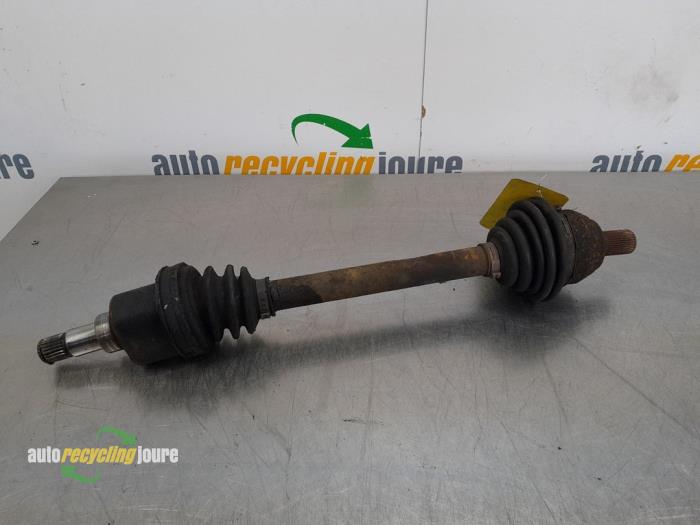 Gebruikte Aandrijfas links-voor Ford Focus 2 1.4 16V Prijs € 24,99 Margeregeling aangeboden door Autorecycling Joure B.V.