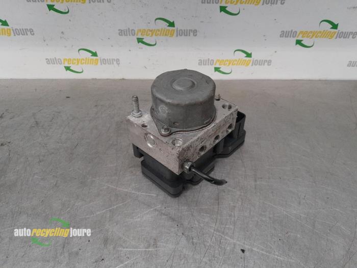 ABS Pomp van een Fiat Panda (312) 0.9 TwinAir Turbo 85 2012